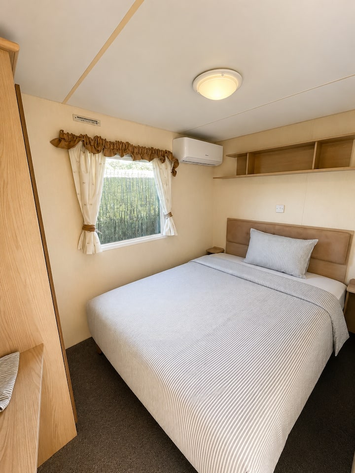 The Small Bungalow by Cabopino Golf — double bedroom