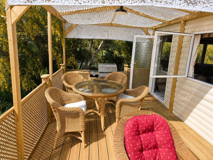 The Small Bungalow by Cabopino Golf — covered dining terrace